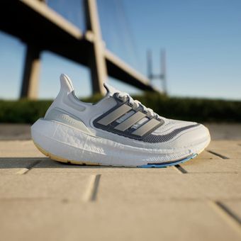 Tênis Ultraboost Light